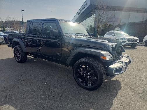 2023 Jeep Gladiator Sport