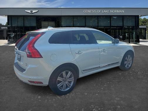 White 2017 Volvo XC60 T5 Inscription