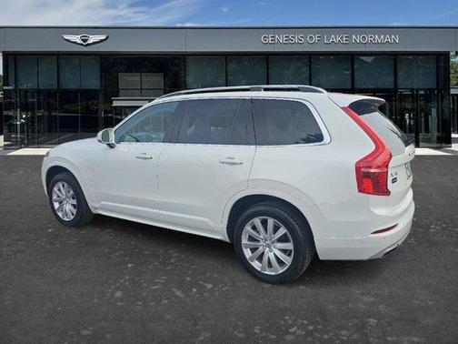 White 2019 Volvo XC90 T6 Momentum