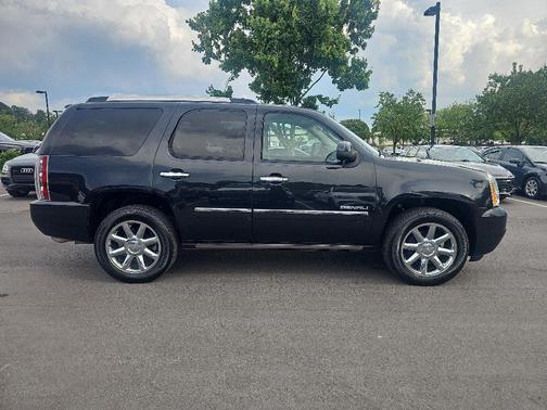 Black 2011 GMC Yukon Denali
