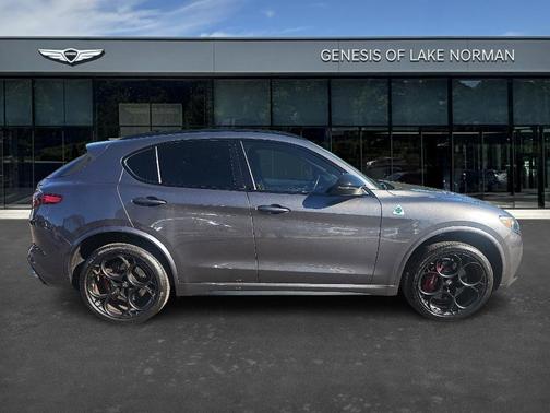 2022 Alfa Romeo Stelvio Quadrifoglio
