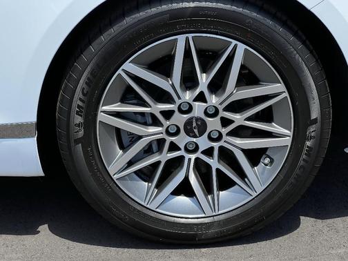 2025 Genesis G80 2.5T
