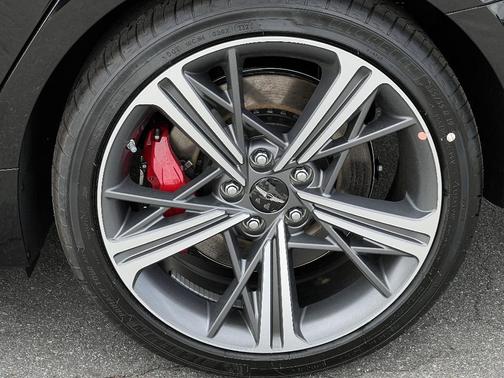 2025 Genesis G70 3.3T Sport Prestige