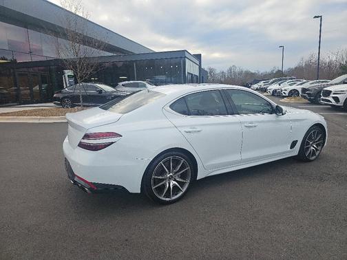 2022 Genesis G70 2.0T