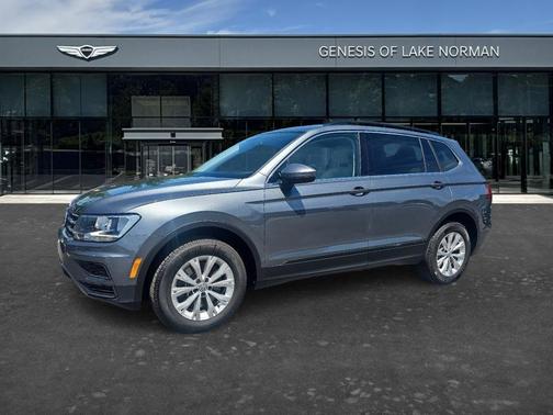Platinum Gray Metallic 2019 Volkswagen Tiguan 2.0T SE