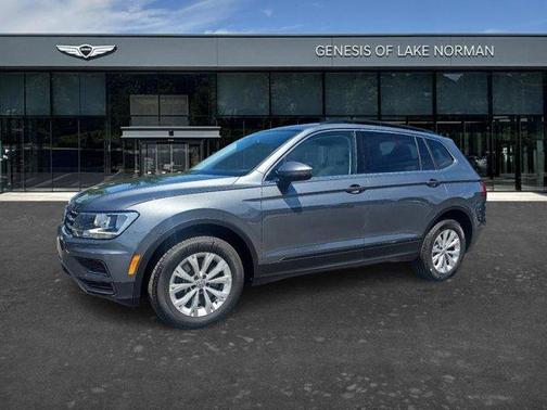 Platinum Gray Metallic 2019 Volkswagen Tiguan 2.0T SE