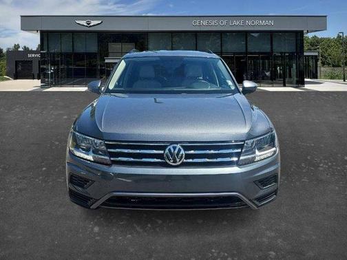 Platinum Gray Metallic 2019 Volkswagen Tiguan 2.0T SE
