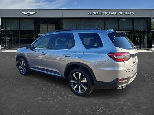 Silver 2025 Honda Pilot Elite
