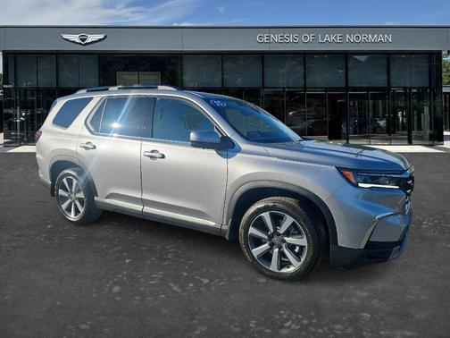 Silver 2025 Honda Pilot Elite