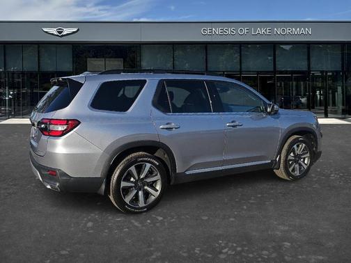 Silver 2025 Honda Pilot Elite