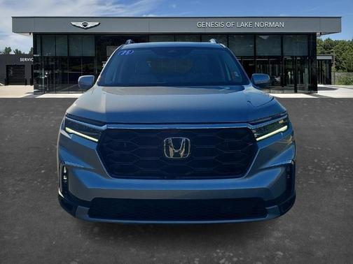 Silver 2025 Honda Pilot Elite