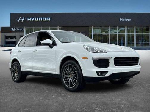 2017 Porsche Cayenne Platinum Edition