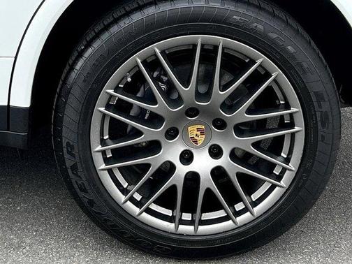 2017 Porsche Cayenne Platinum Edition