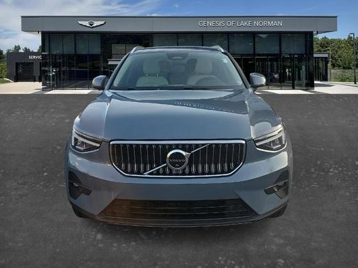 2023 Volvo XC40 B5 Ultimate Bright Theme