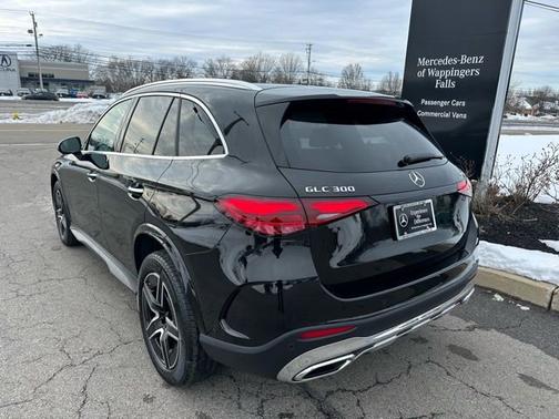 2025 Mercedes-Benz GLC 300 4MATIC