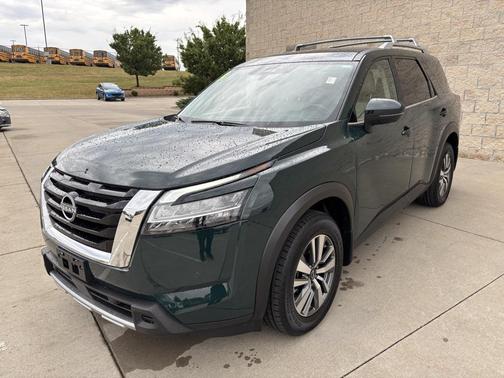 2023 Nissan Pathfinder SL 4WD