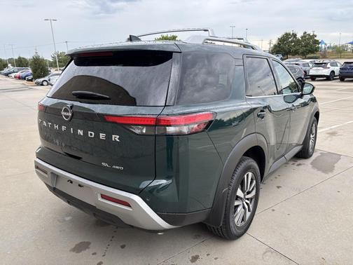 2023 Nissan Pathfinder SL 4WD