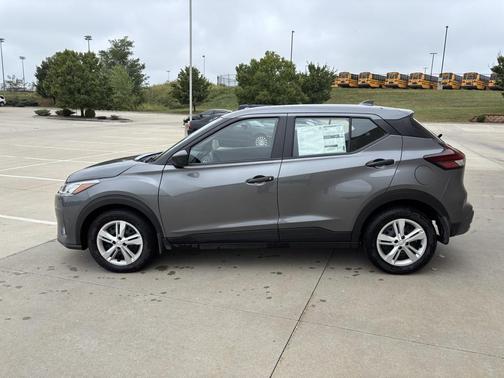 2025 Nissan Kicks S