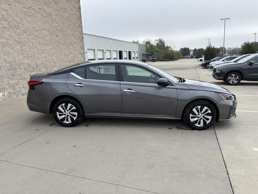 2025 Nissan Altima S FWD