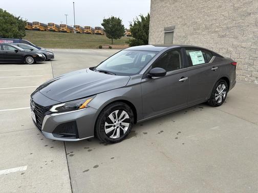 2025 Nissan Altima S FWD