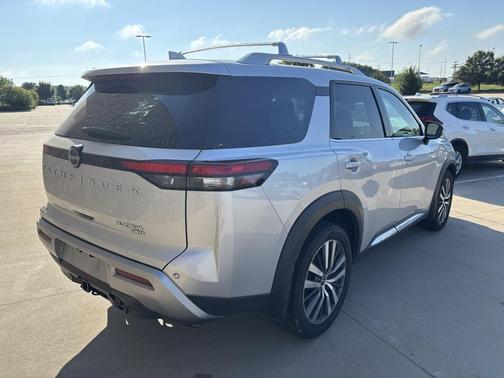 2022 Nissan Pathfinder Platinum 4WD