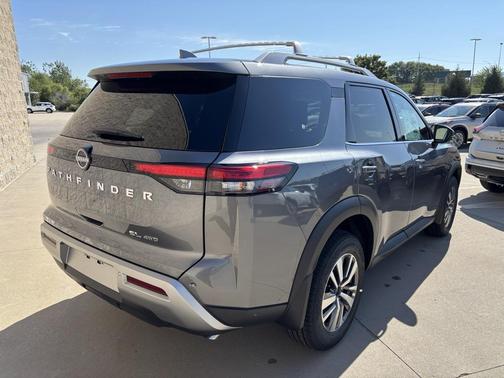 2025 Nissan Pathfinder SL 4WD