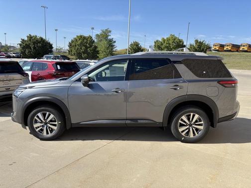 2025 Nissan Pathfinder SL 4WD