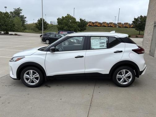 2025 Nissan Kicks S