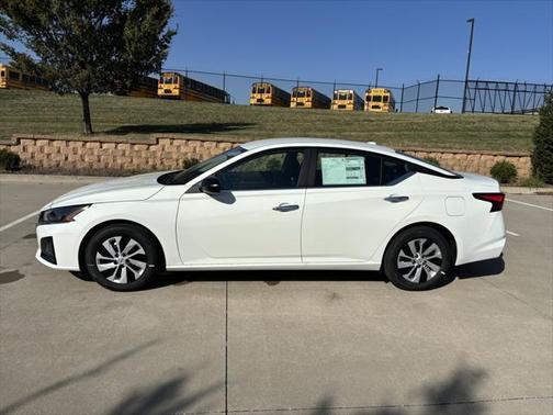 2025 Nissan Altima S FWD