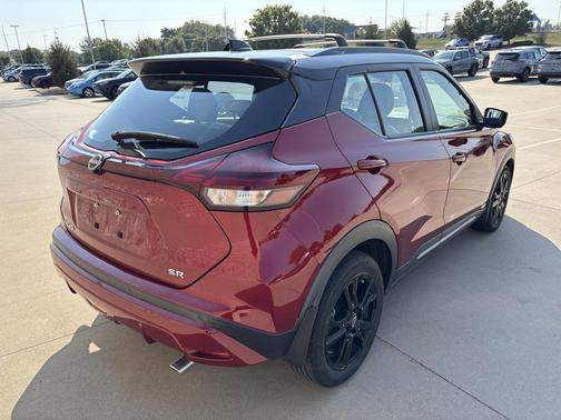 2022 Nissan Kicks SR