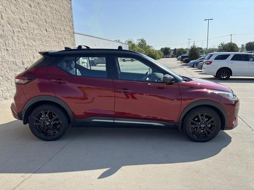 2022 Nissan Kicks SR