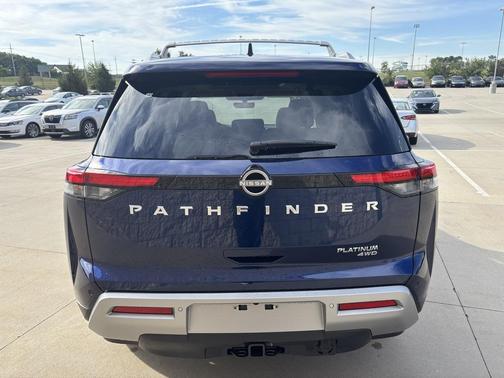 2025 Nissan Pathfinder Platinum 4WD