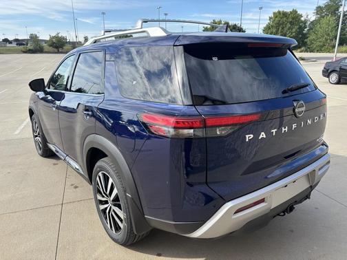 2025 Nissan Pathfinder Platinum 4WD