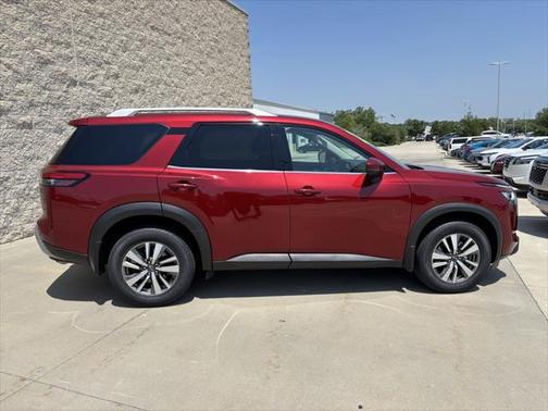 2022 Nissan Pathfinder SL 4WD