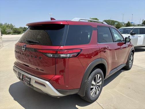 2022 Nissan Pathfinder SL 4WD