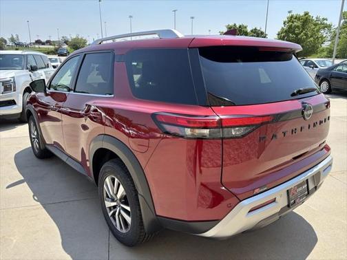 2022 Nissan Pathfinder SL 4WD