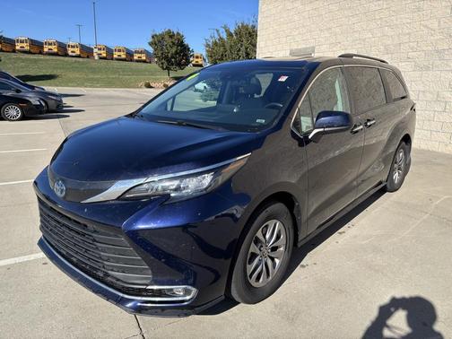 2024 Toyota Sienna XLE