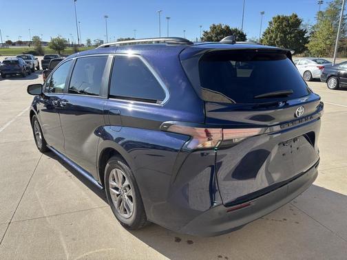 2024 Toyota Sienna XLE