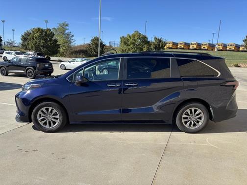 2024 Toyota Sienna XLE