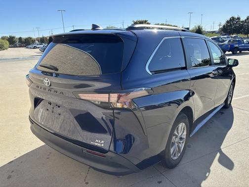 2024 Toyota Sienna XLE