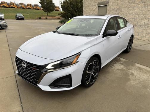 2025 Nissan Altima SR FWD