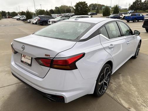 2025 Nissan Altima SR FWD