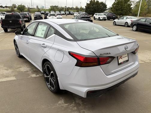 2025 Nissan Altima SR FWD