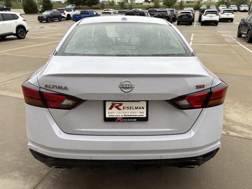 2025 Nissan Altima SR FWD