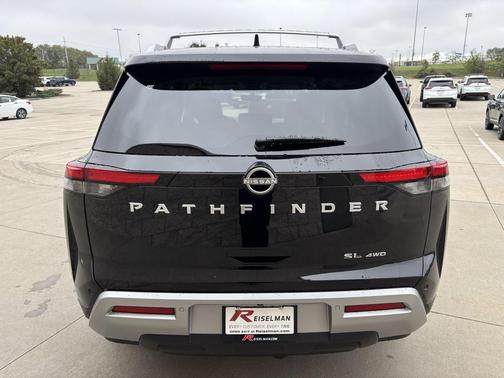 2025 Nissan Pathfinder SL 4WD