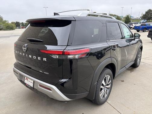 2025 Nissan Pathfinder SL 4WD