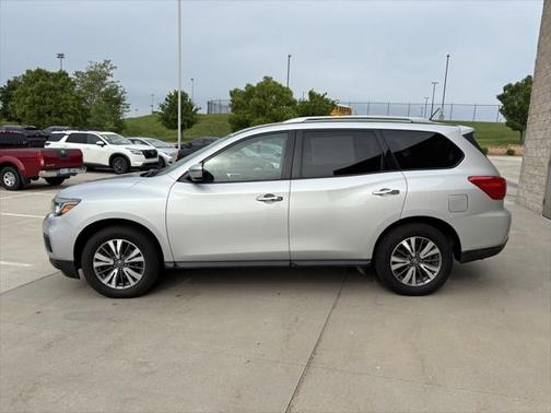 2017 Nissan Pathfinder SV
