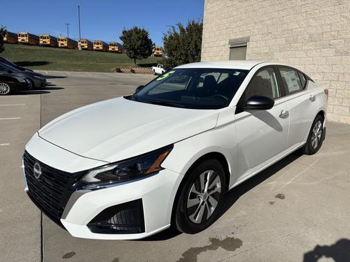 2025 Nissan Altima S FWD