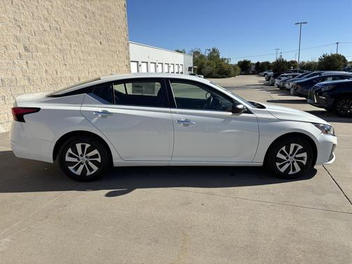 2025 Nissan Altima S FWD