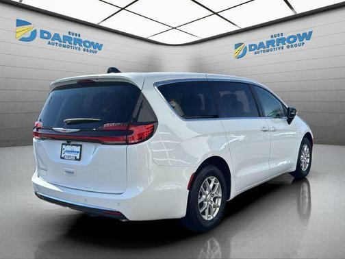 Bright White Clearcoat 2026 Chrysler Pacifica L